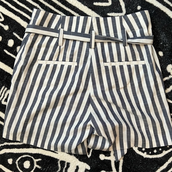 New York & Company High-Waisted Striped Shorts — Size 6 ✨ (only worn once) - Picture 8 of 10